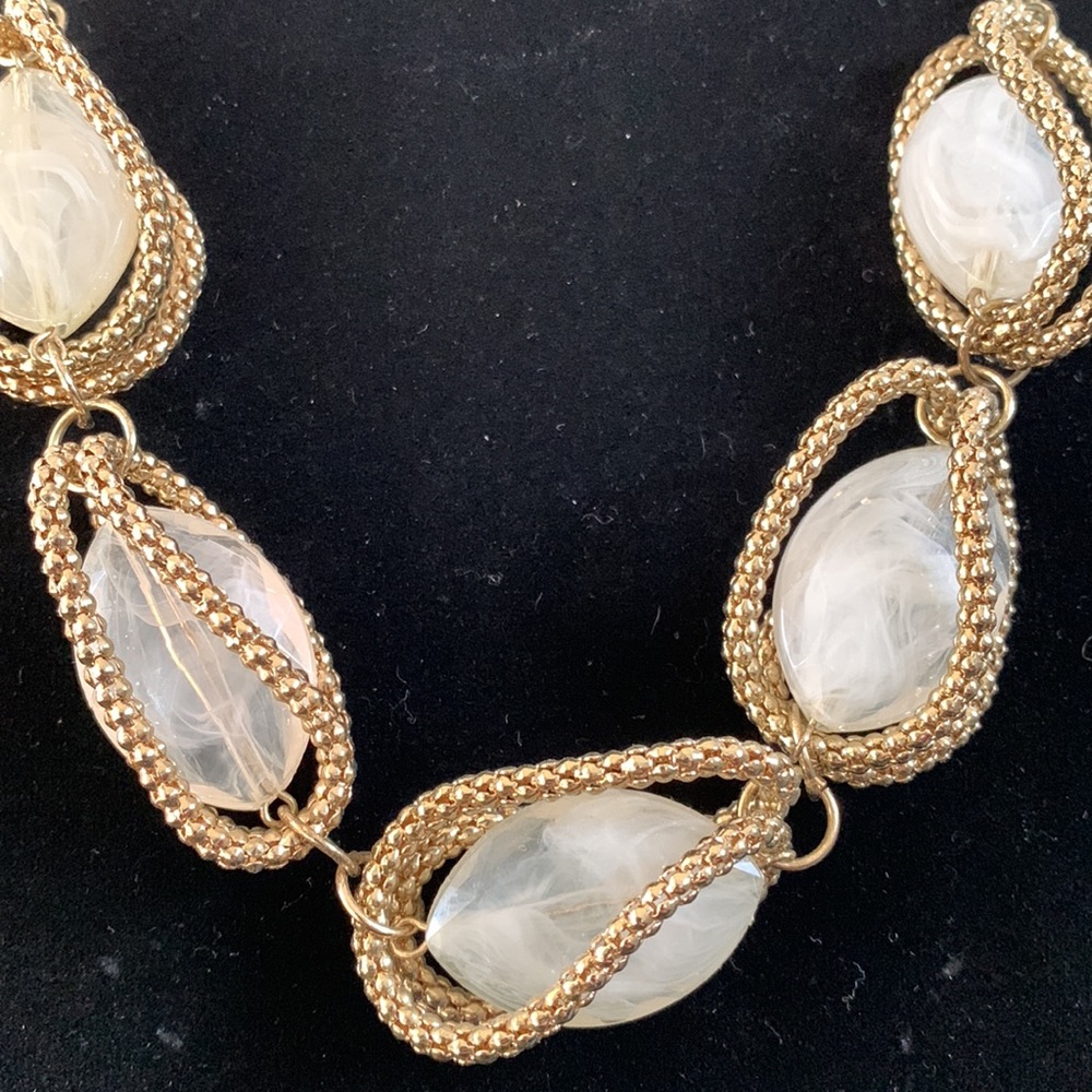 Melanie Lyne beaded necklace - Picture 7 of 10